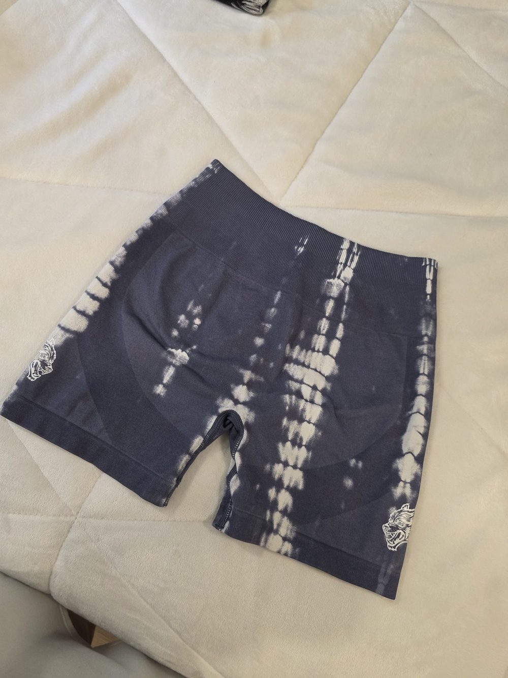 Darc Sports SHE Tie-Dye Everson Seamless Scrunch Shorts - Norse Blue & White